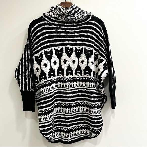 The Limited black white southwestern Aztec poncho knit sweater turtleneck Medium - Picture 2 of 9